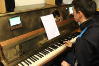 Уроки гри на фортепіано та синтезаторі