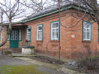 Будинок з червоної цегли в селі Бірки-2