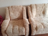 Два розкладних крісла та диван