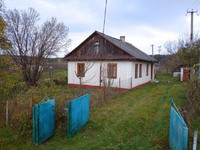 Будинок з ділянкою в с. Острів Радивилівського р-ну