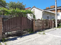 Терміново продам будинок в Івано-Франківску по ціні 2 км. квартири.