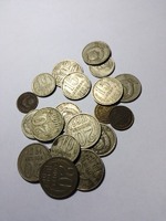 Монети Монет багато