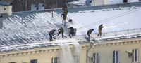 Прибирання дахів від снігу та бурульок.
